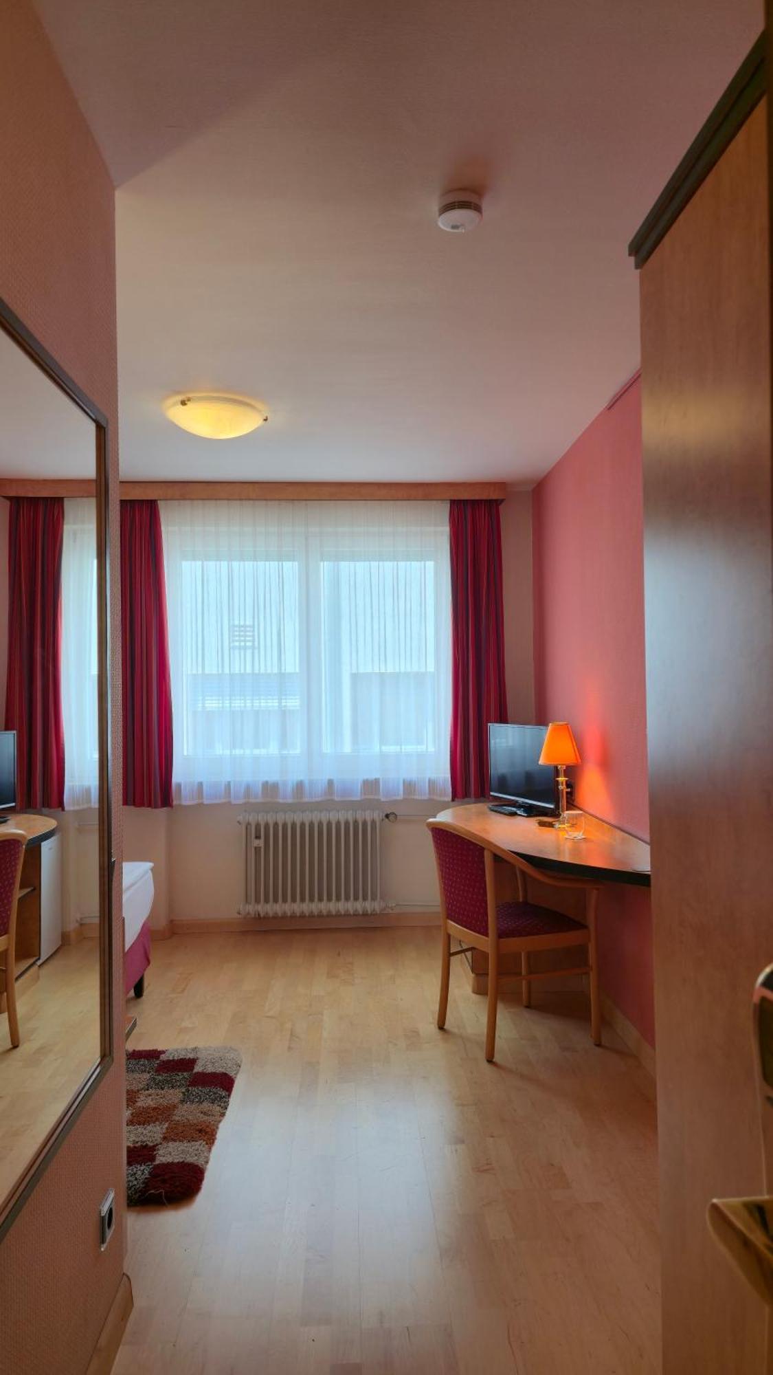 Boardinghouse Sonne Hotel Offenburg Kamer foto